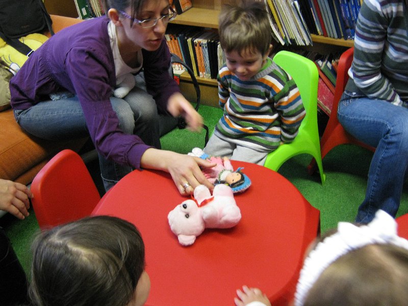 IMG_2325.JPG - Тема: "Трите мечета". Четем книжката и гледаме филмчето.