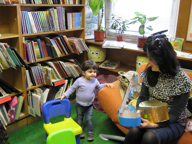 IMG_2332.JPG - Тема: "Трите мечета". Четем книжката и гледаме филмчето.