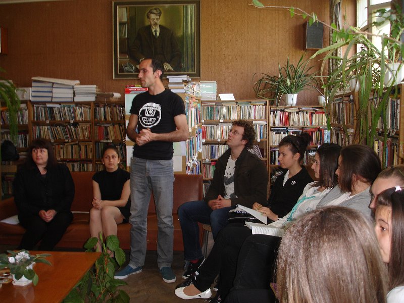 DSC08030.JPG - Четене с ученици от ПГИ „ Д-р Иван Богоров”