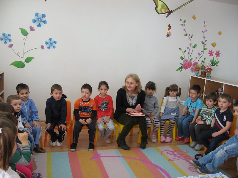IMG_0045.JPG - Четене с деца от ЧДГ "Цветни песъчинки"