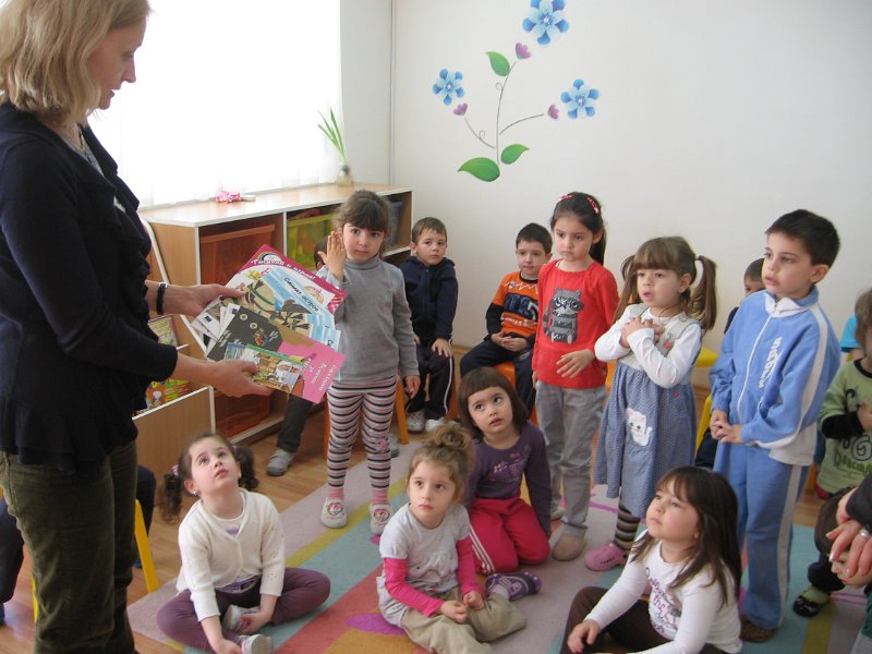 IMG_0051.JPG - Четене с деца от ЧДГ "Цветни песъчинки"