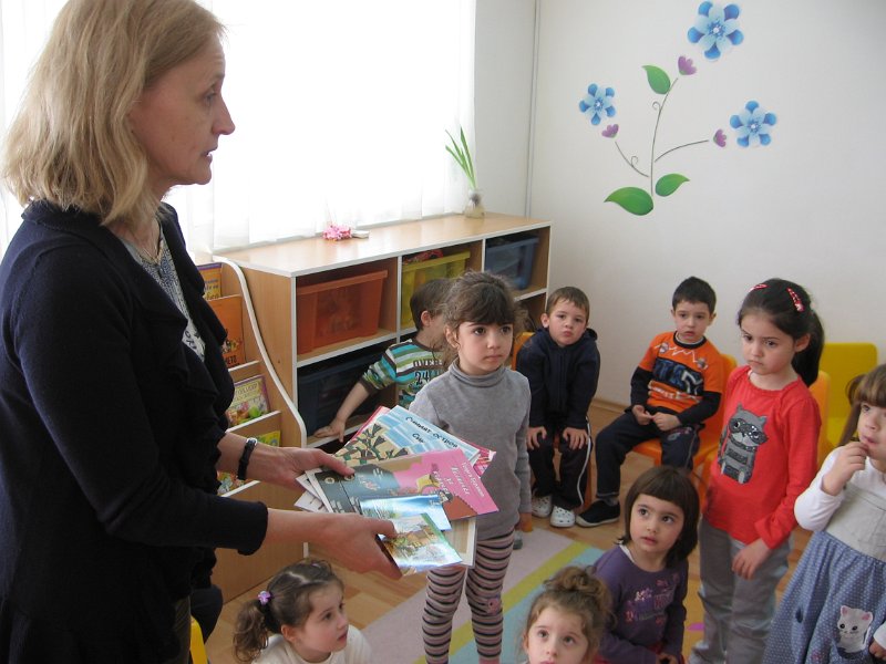 IMG_0052.JPG - Четене с деца от ЧДГ "Цветни песъчинки"