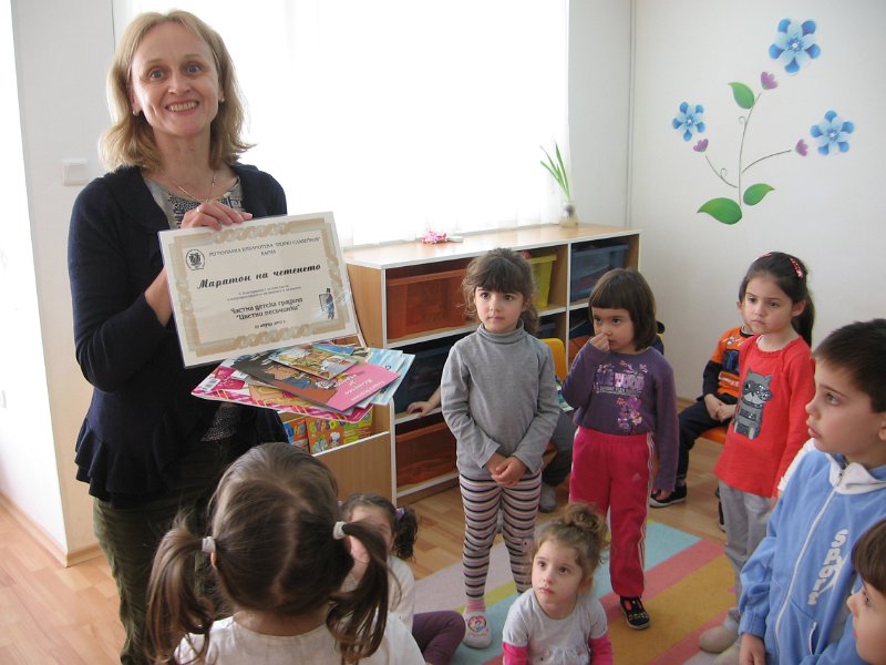 IMG_0053.JPG - Четене с деца от ЧДГ "Цветни песъчинки"