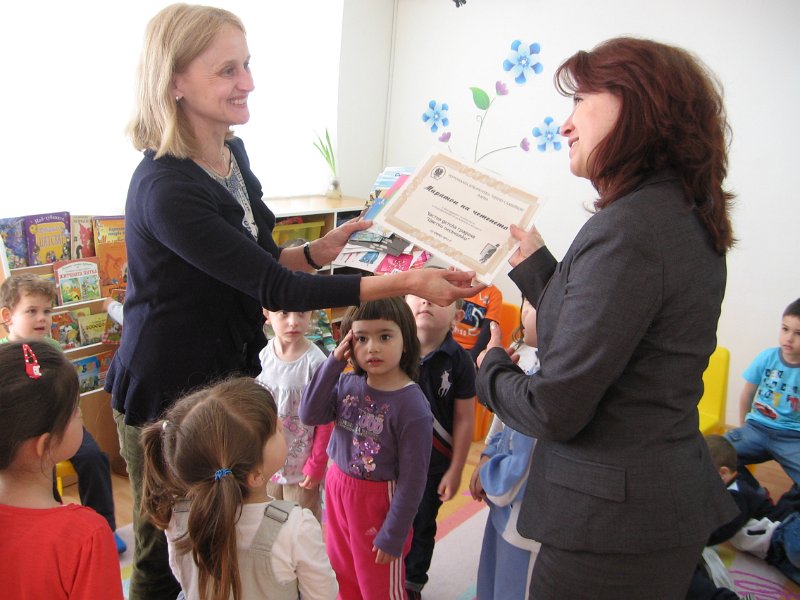 IMG_0055.JPG - Четене с деца от ЧДГ "Цветни песъчинки"