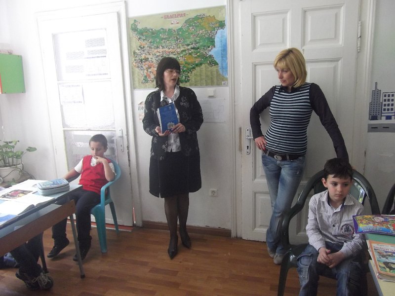 DSCF4623.JPG - Четене с деца от частна занималня „Дъга”