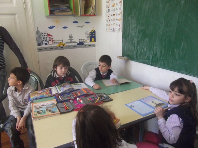 DSCF4624.JPG - Четене с деца от частна занималня „Дъга”