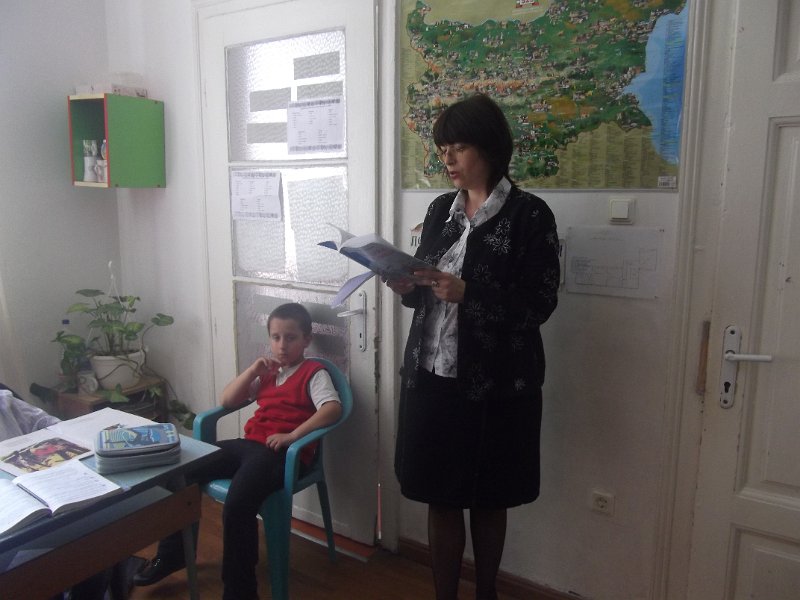 DSCF4626.JPG - Четене с деца от частна занималня „Дъга”