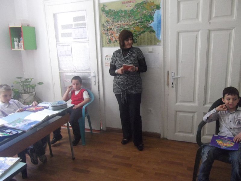 DSCF4629.JPG - Четене с деца от частна занималня „Дъга”