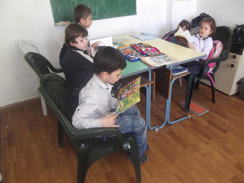 DSCF4634.JPG - Четене с деца от частна занималня „Дъга”