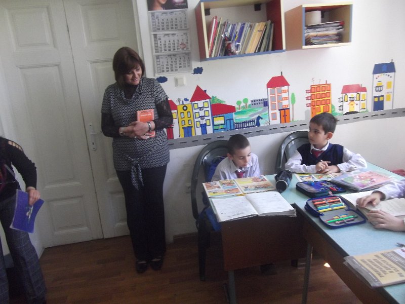 DSCF4635.JPG - Четене с деца от частна занималня „Дъга”