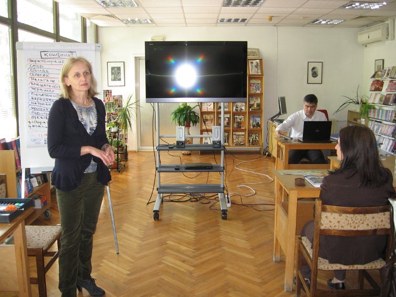IMG_0057.JPG - Четене с обучаеми по Направление 4 на Програма "Глобални библиотеки"