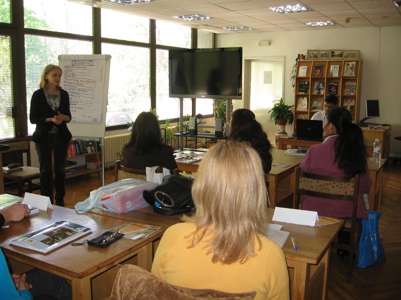IMG_0059.JPG - Четене с обучаеми по Направление 4 на Програма "Глобални библиотеки"