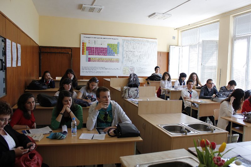 _MG_2802.JPG - Четене с ученици от IV ЕГ "Фредерик Жолио-Кюри" и представители на международната младежка организация „EYES-Empowering Youth in a European Society”