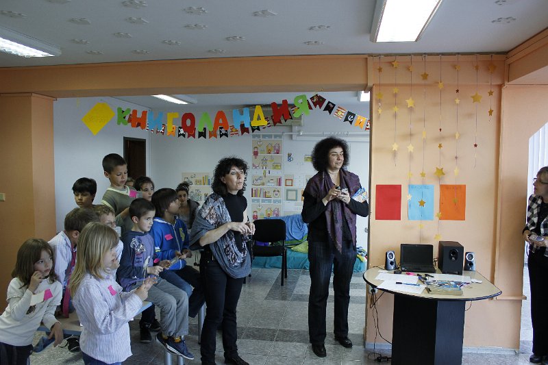 _MG_2947.JPG - Четене с деца от ЧДЗ "Игралница-занималница"