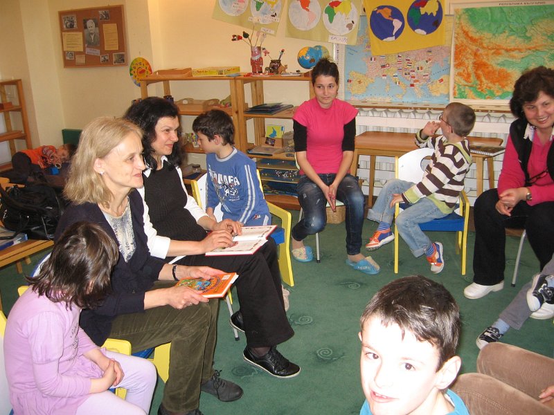 IMG_0031.JPG - На гости с книжки при децата от Карин дом