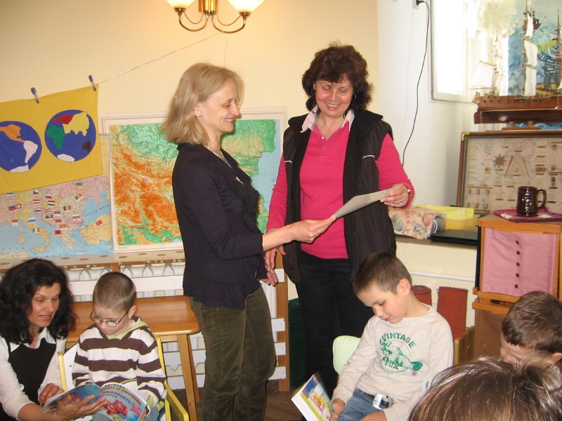 IMG_0039.JPG - На гости с книжки при децата от Карин дом
