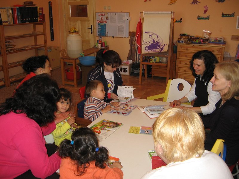 IMG_0042.JPG - На гости с книжки при децата от Карин дом