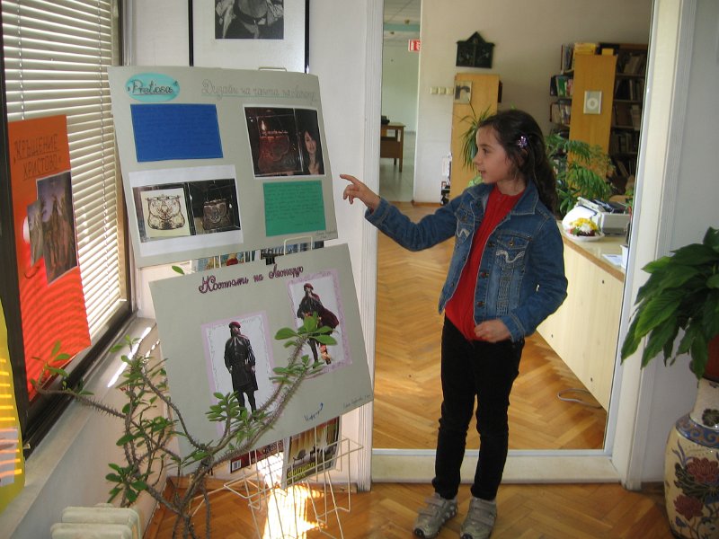 IMG_0127.JPG - Среща на малките художници от ЧУ "Малкият принц" с творчеството на Леонардо да Винчи - 560 години от рождението му