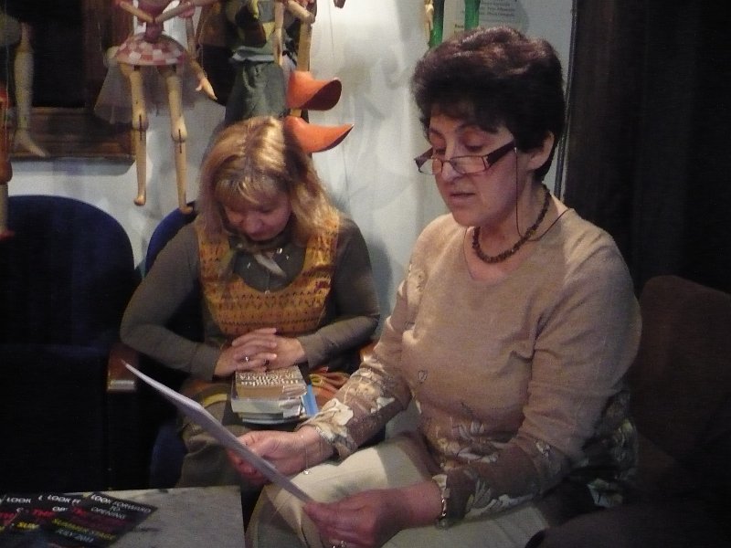 P1060993.JPG - Четене в Музей на куклите - Варна