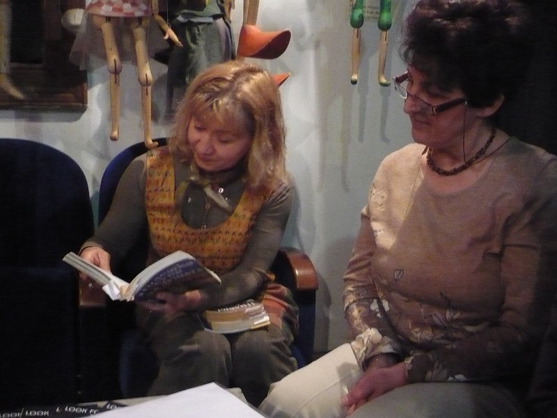 P1060995.JPG - Четене в Музей на куклите - Варна