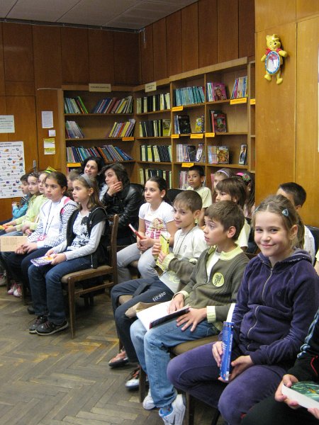 IMG_2701.JPG - Второкласници от СОУ "Найден Геров" четат и пишат за книгата в Детски и средношколски комплекс
