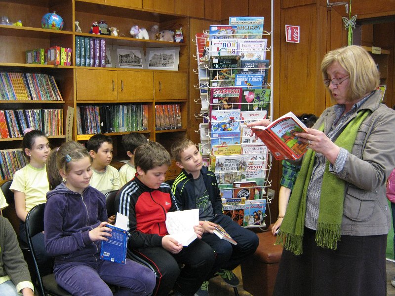 IMG_2704.JPG - Второкласници от СОУ "Найден Геров" четат и пишат за книгата в Детски и средношколски комплекс