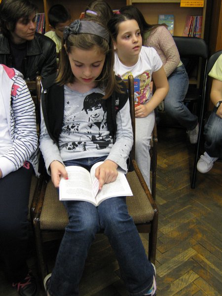 IMG_2710.JPG - Второкласници от СОУ "Найден Геров" четат и пишат за книгата в Детски и средношколски комплекс