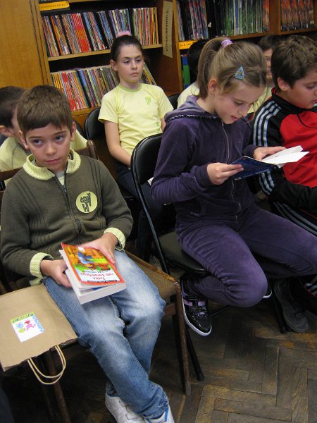 IMG_2711.JPG - Второкласници от СОУ "Найден Геров" четат и пишат за книгата в Детски и средношколски комплекс
