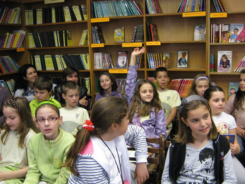 IMG_2722.JPG - Второкласници от СОУ "Найден Геров" четат и пишат за книгата в Детски и средношколски комплекс