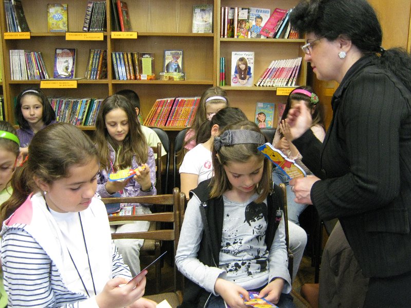 IMG_2738.JPG - Второкласници от СОУ "Найден Геров" четат и пишат за книгата в Детски и средношколски комплекс