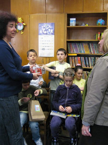 IMG_2741.JPG - Второкласници от СОУ "Найден Геров" четат и пишат за книгата в Детски и средношколски комплекс