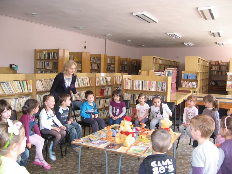 IMG_0072.JPG - Четене с деца в НЧ "Отец Паисий"