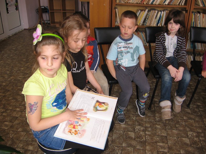 IMG_0078.JPG - Четене с деца в НЧ "Отец Паисий"