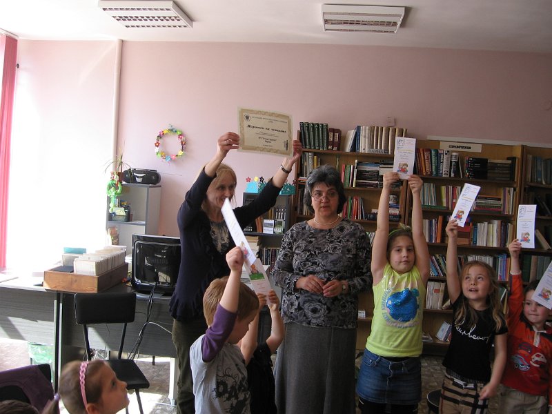 IMG_0094.JPG - Четене с деца в НЧ "Отец Паисий"