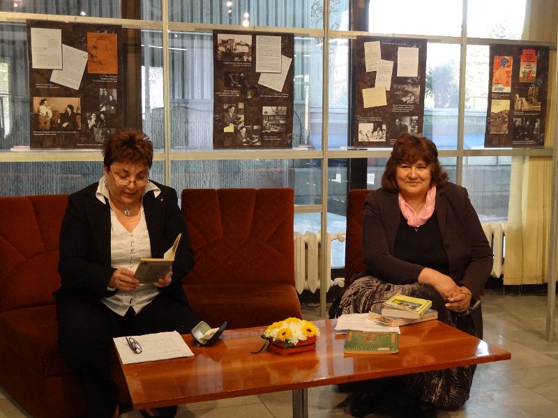 DSC04465.JPG - Начало на Маратон на четенето' 2012