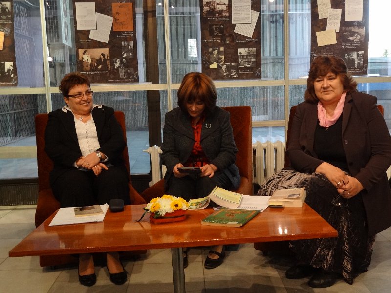 DSC04467.JPG - Начало на Маратон на четенето' 2012