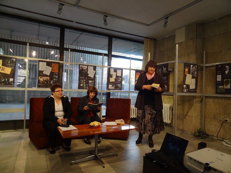 DSC04474.JPG - Начало на Маратон на четенето' 2012