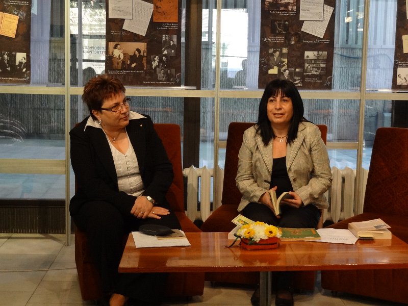 DSC04488.JPG - Начало на Маратон на четенето' 2012