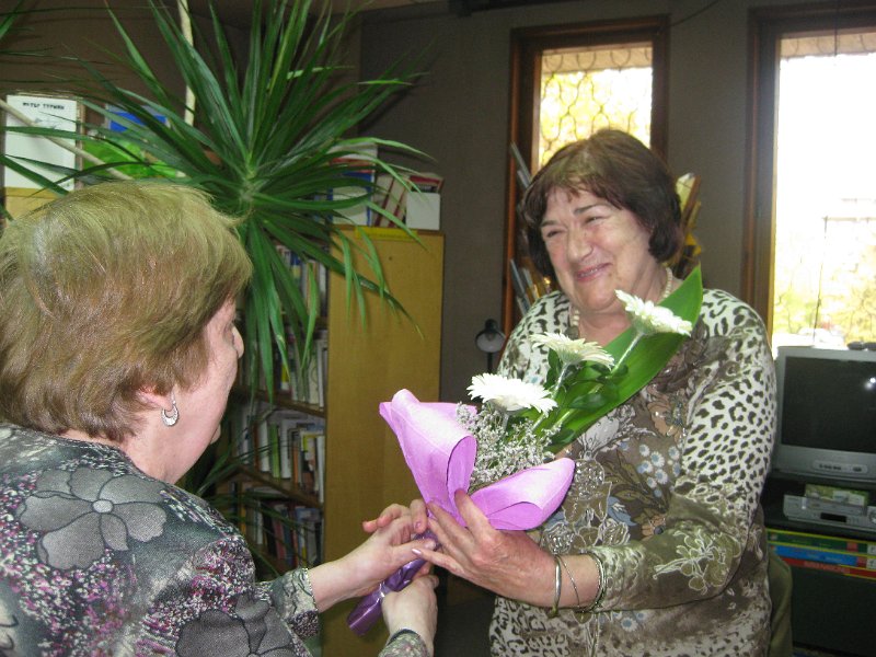 IMG_2550.JPG - Читателска група Пенсионерски съюз '2004 гостуват в библиотеката