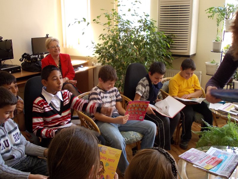 DSCN0130.JPG - Четене в НЧ "Просвета", кв. Аспарухово