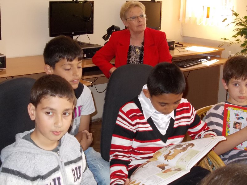 DSCN0133.JPG - Четене в НЧ "Просвета", кв. Аспарухово