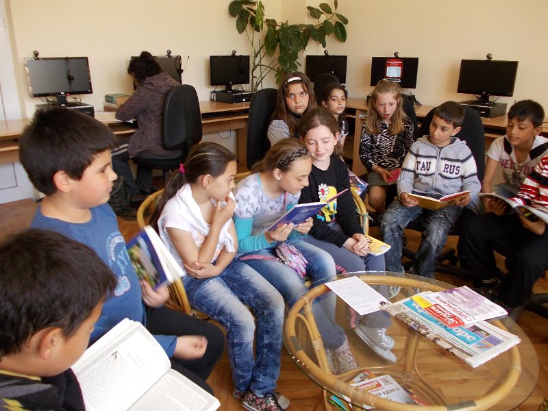 DSCN0134.JPG - Четене в НЧ "Просвета", кв. Аспарухово