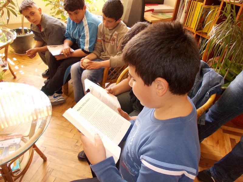 DSCN0135.JPG - Четене в НЧ "Просвета", кв. Аспарухово