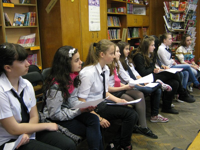 IMG_2673.JPG - Четене с деца от Клуб "Мелпомена" към СОУПЧЕ "Ал. Пушкин", които гостуват в Детски и средношколски комплекс