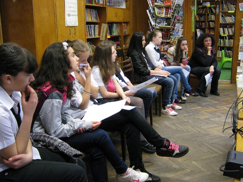 IMG_2678.JPG - Четене с деца от Клуб "Мелпомена" към СОУПЧЕ "Ал. Пушкин", които гостуват в Детски и средношколски комплекс