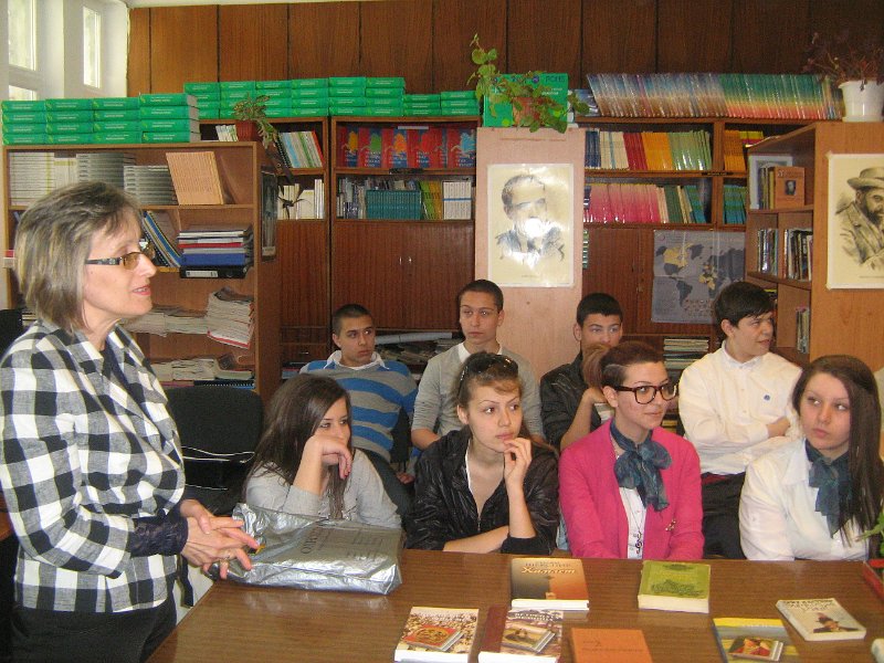 IMG_0002.JPG - Четене с ученици от V ЕГ "Йоан Екзарх"