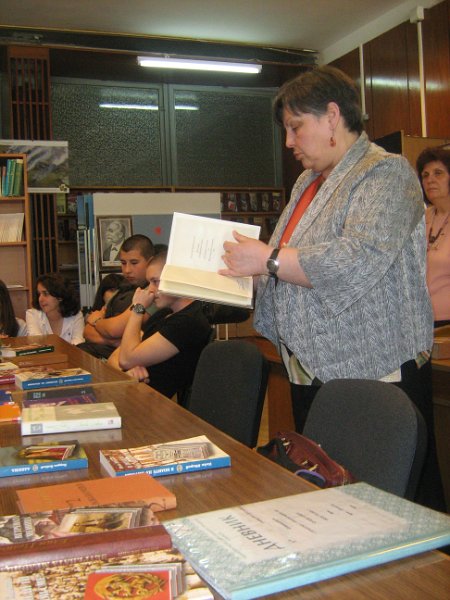 IMG_0006.JPG - Четене с ученици от V ЕГ "Йоан Екзарх"