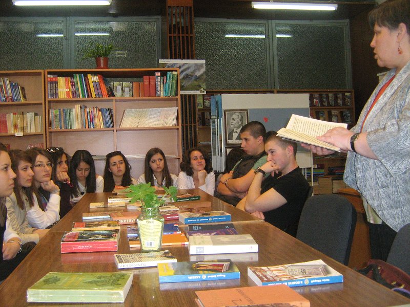 IMG_0007.JPG - Четене с ученици от V ЕГ "Йоан Екзарх"