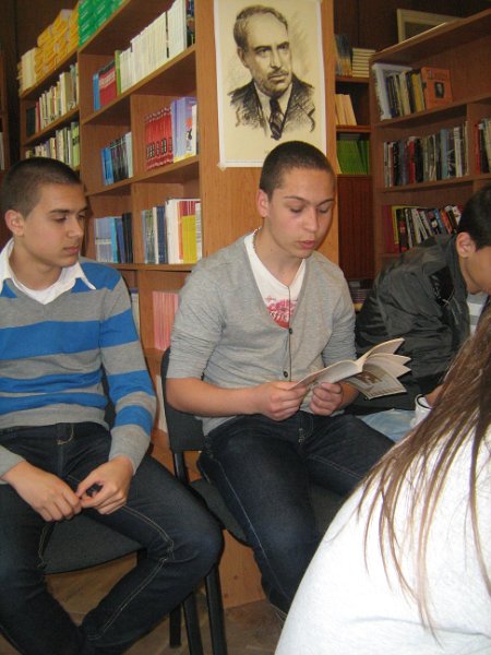 IMG_0011.JPG - Четене с ученици от V ЕГ "Йоан Екзарх"