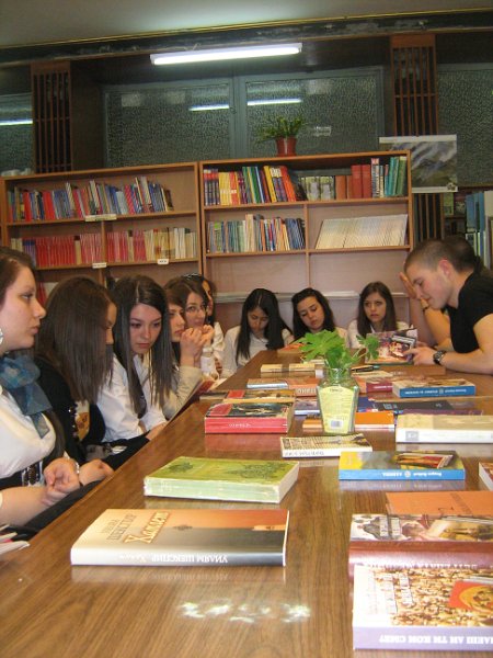 IMG_0012.JPG - Четене с ученици от V ЕГ "Йоан Екзарх"